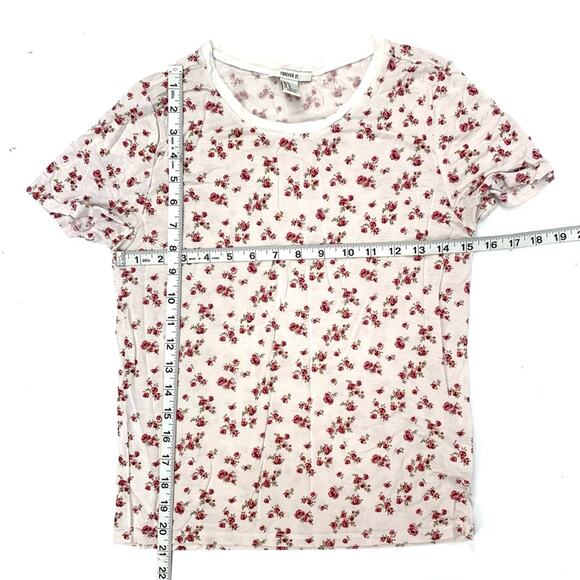 White Ditsy Floral Cropped Tee Shirt - Picture 6 of 8